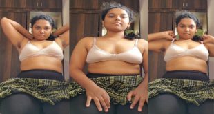 Beautiful Sexy Indian GF Showing Boobs