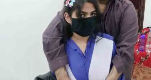 School Me Teacher ne Student ko pel diya