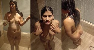 Desi Cute Bhabhi in Shower n Sucking Cock
